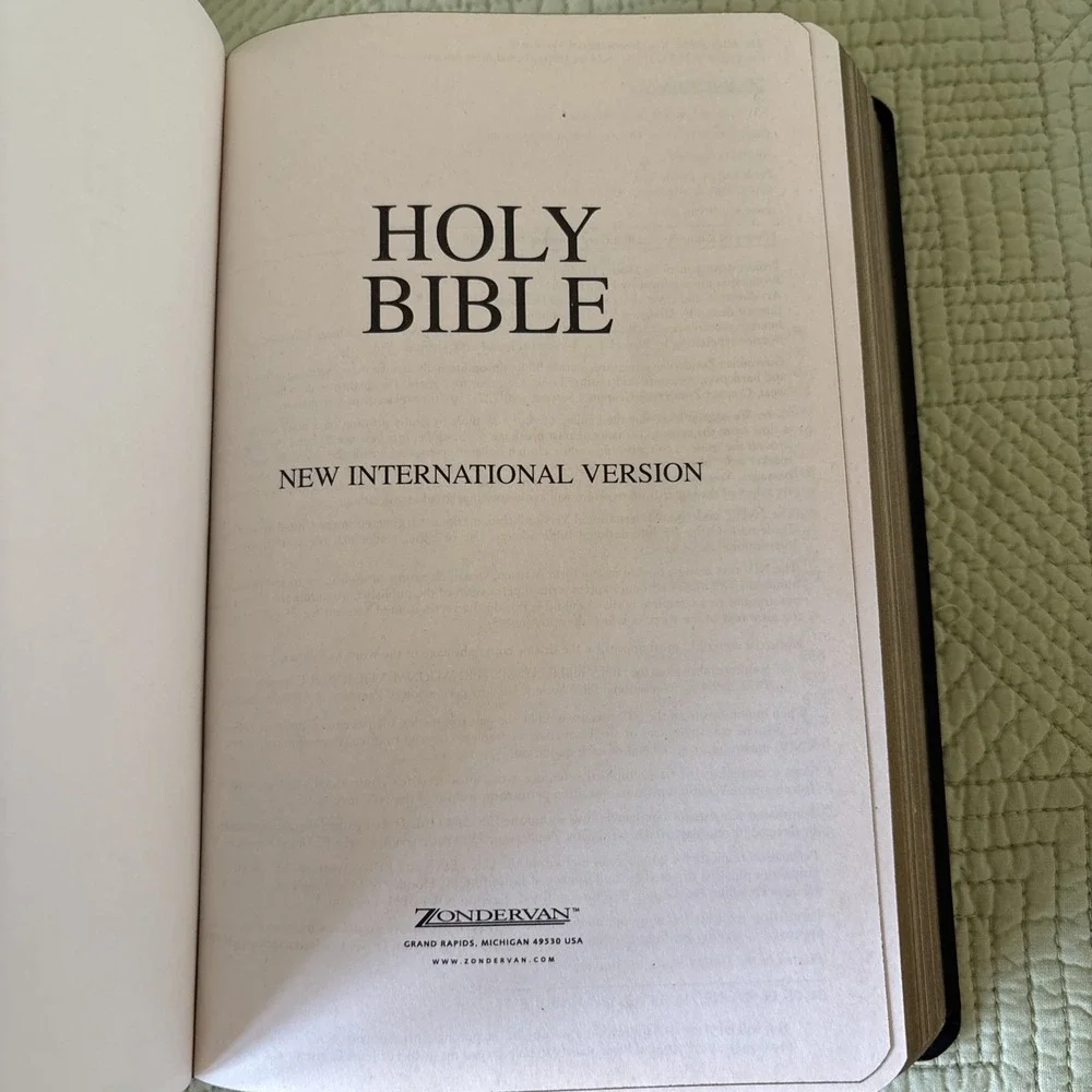 Zondervan NIV Holy Bible Black Imitation Leather Red Letter Edition 2001